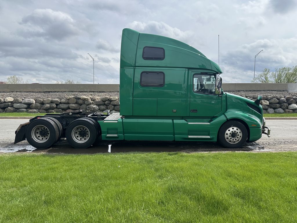 2021 VOLVO VNL64T860 V274728U - image 6 of 6